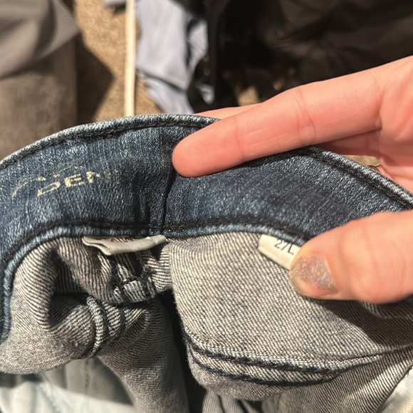 Ariat 27L low rise jeans. Flare leg. - Picture 8 of 11